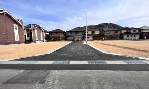 西辛川８区画（1,279〜1,348万円）